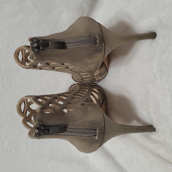 VINCE CAMUTO Open toe ankle booties shoes 6.5M (Ss28) - Picture 2 of 8